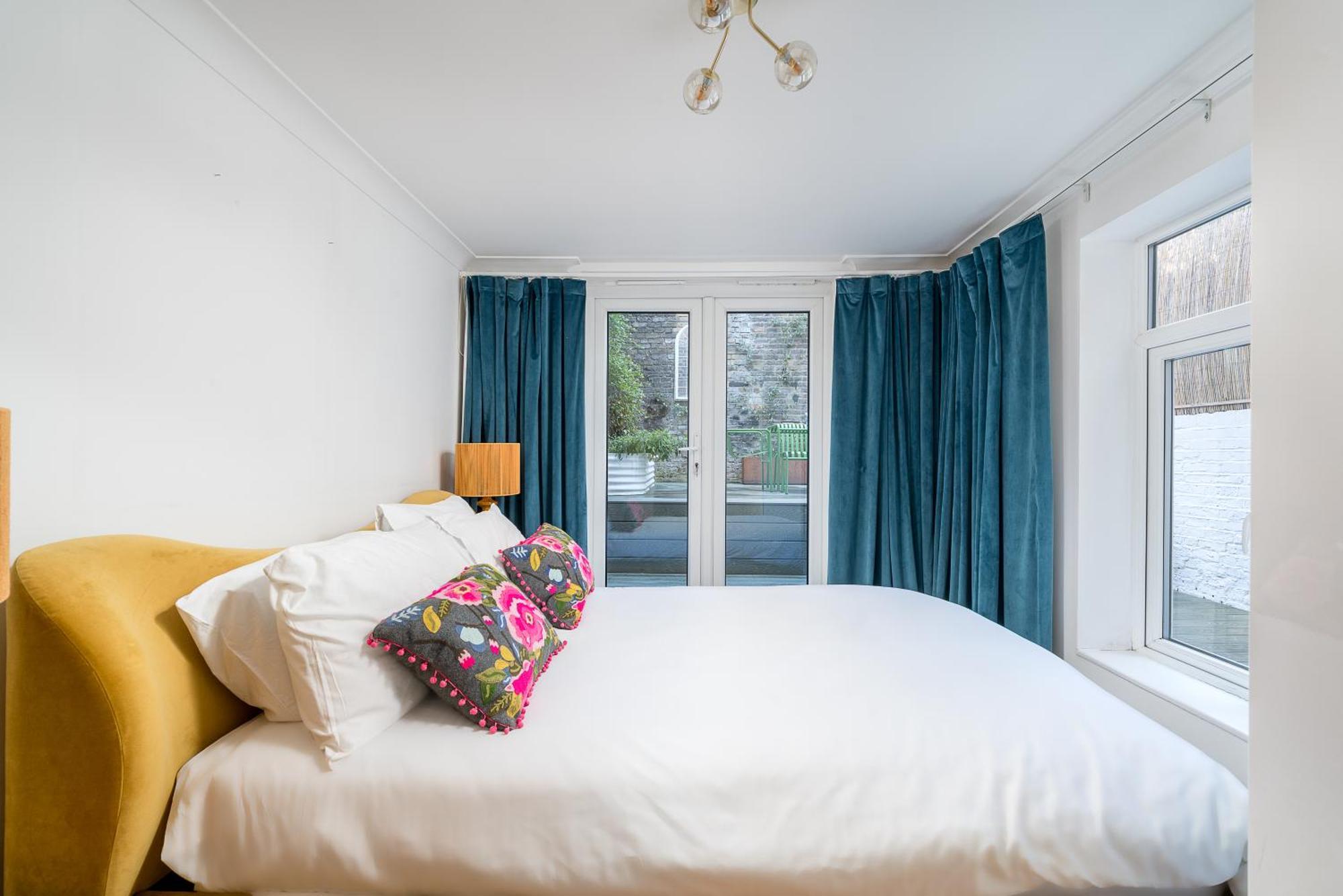 Appartamento Niru Experience Stylish Garden Getaway Londra